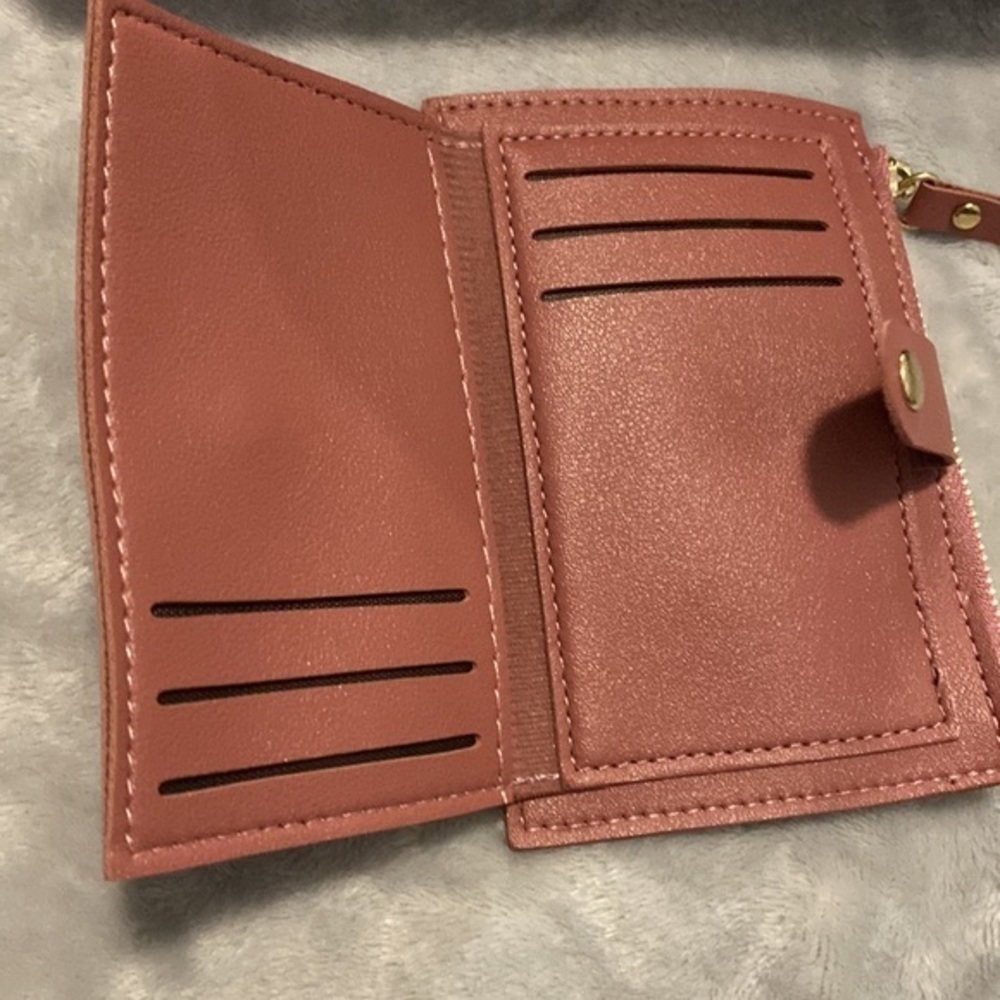 Wallet New - Picture 2 of 3